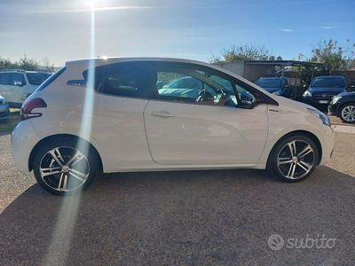 Usata Peugeot 208 GT-line 101 CV (74 kW) 2017 Bianco Utilitaria