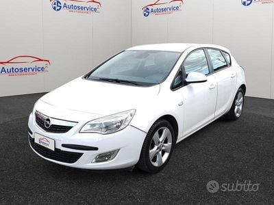 Usata Opel Astra Cosmo 100 CV (73 kW) 2011 Bianco Berlina