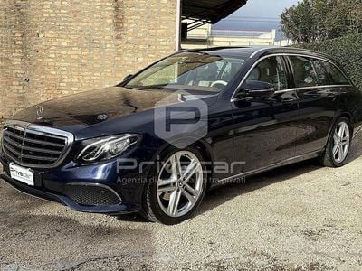 Usata Mercedes E220 Premium Plus 194 CV (142 kW) 2017 Blu Station wagon