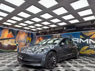 Usata Tesla Model 3 Long Range AWD 366 kW (498 CV) 2023 Grigio Berlina