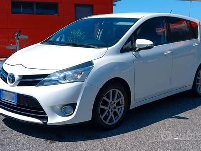 Usata Toyota Verso Active 124 CV (91 kW) 2013 Bianco Monovolume