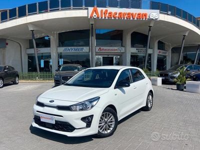 Usata Kia Rio Style 101 CV (74 kW) 2021 Bianco Berlina