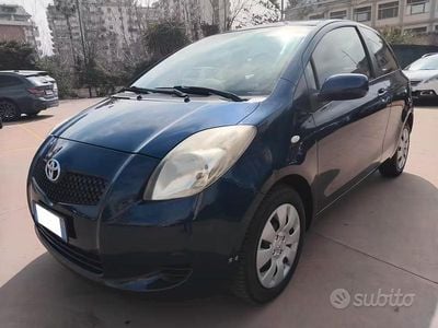 Usata Toyota Yaris Sol 69 CV (50 kW) 2010 Blu Utilitaria
