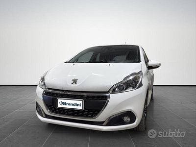 Usata Peugeot 208 Signature Sky 83 CV (61 kW) 2019 Alpine white Utilitaria