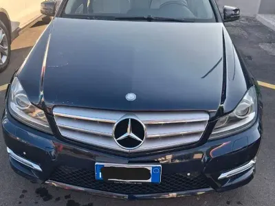 Usata Mercedes C220 Avantgarde 170 CV (125 kW) 2012 Nero Berlina