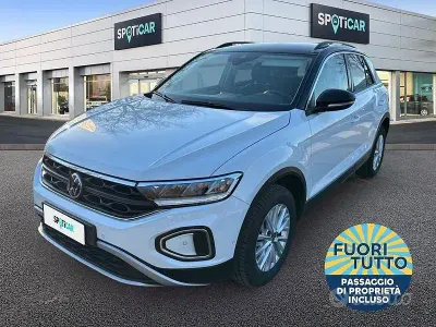 Usata VW T-Roc Life 110 CV (80 kW) 2023 Bianco SUV