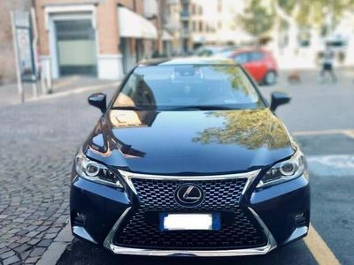 Lexus CT200h