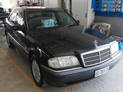 Usata Mercedes C180 122 CV (89 kW) 1996 Blu Berlina