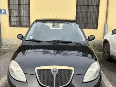 Usata Lancia Ypsilon 60 CV (44 kW) 2008 Nero Utilitaria