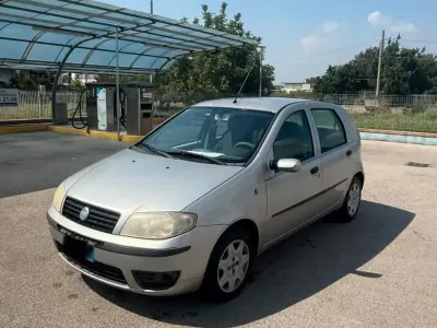 Usata Fiat Punto Dynamic 69 CV (50 kW) 2004 Argento Utilitaria