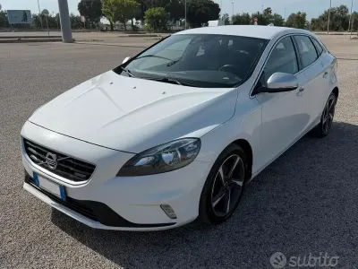 Usado Volvo V40 R-Design Kinetic 115 CV (84 kW) 2015 Blanco Berlina