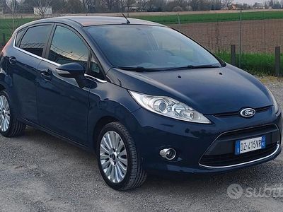 Usata Ford Fiesta Titanium 96 CV (70 kW) 2010 Blu Utilitaria