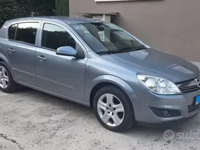 Usata Opel Astra 90 CV (66 kW) 2009 Grigio Berlina