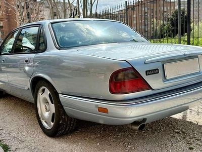 Usata Jaguar XJR 320 CV (235 kW) 1995 Ice blu Berlina