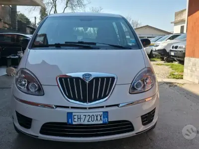 Usata Lancia Musa 77 CV (56 kW) 2011 Bianco Monovolume