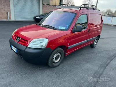 Usata Peugeot Partner 69 CV (50 kW) 2005 Rosso Monovolume