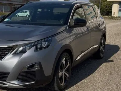 Usata Peugeot 5008 GT-line 131 CV (96 kW) 2019 Nero SUV