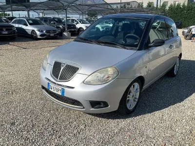 Usata Lancia Ypsilon 60 CV (44 kW) 2009 Grigio Utilitaria