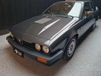 Usata Alfa Romeo Alfetta 130 CV (95 kW) 1982 Grigio Coupé