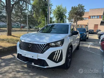 Usata Peugeot 2008 Allure 136 CV (100 kW) 2025 Bianco pastello SUV