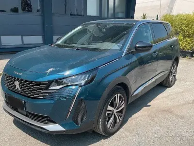 Usata Peugeot 5008 Allure 131 CV (96 kW) 2023 Blu SUV