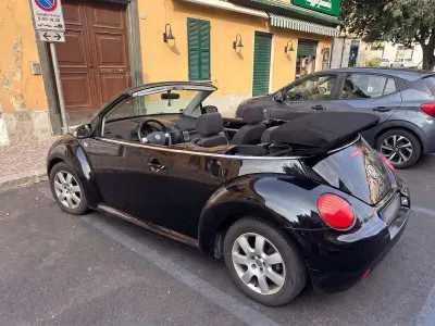 Usata VW New Beetle 102 CV (75 kW) 2002 Nero Utilitaria