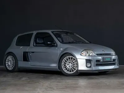 Usata Renault Clio 226 CV (166 kW) 2002 Argento Berlina