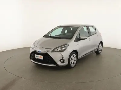 Usata Toyota Yaris Active 101 CV (74 kW) 2017 Grigio