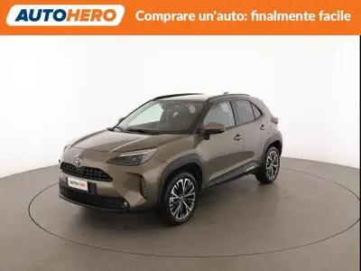 Usata Toyota Yaris Cross Lounge 92 CV (67 kW) 2023 Oro SUV