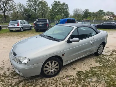 Usata Renault Mégane Cabriolet 107 CV (78 kW) 2001 Grigio Cabrio