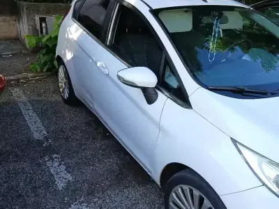 Usata Ford Fiesta 97 CV (71 kW) 2009 Bianco Berlina
