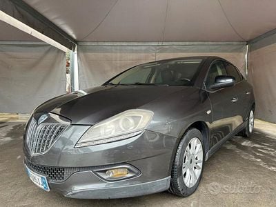 Usata Lancia Delta 120 CV (88 kW) 2010 Grigio Utilitaria