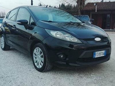 Usata Ford Fiesta Titanium 96 CV (70 kW) 2010 Grigio scuro Utilitaria