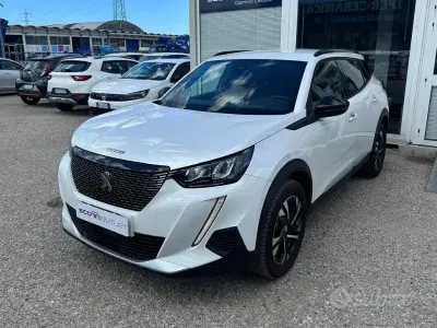 Occasion Peugeot 2008 Active 131 ch (96 kW) 2023 Blanc SUV