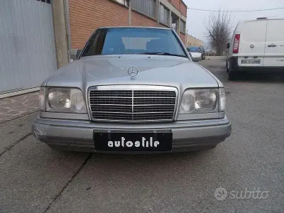 Usata Mercedes E200 136 CV (100 kW) 1994 Grigio Berlina