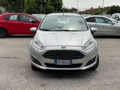 Usata Ford Fiesta Titanium 80 CV (58 kW) 2014 Grigio Utilitaria