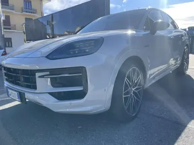Usata Porsche Cayenne 354 CV (260 kW) 2024 Gesso SUV