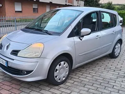 Usata Renault Grand Modus 85 CV (62 kW) 2009 Grigio Monovolume
