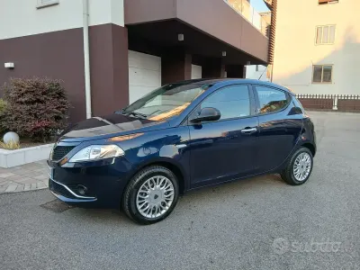 Usata Lancia Ypsilon Gold 69 CV (50 kW) 2016 Blu/azzurro Utilitaria