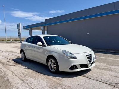 Usata Alfa Romeo Giulietta Distinctive 120 CV (88 kW) 2013 Bianco Utilitaria