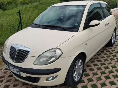 Usata Lancia Ypsilon 69 CV (50 kW) 2004 Giallo Utilitaria