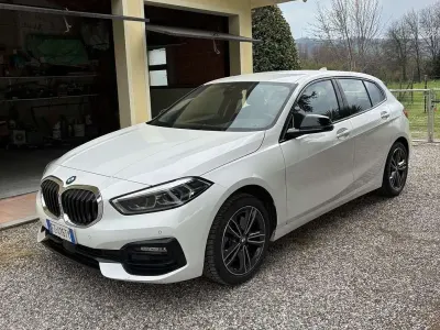 Usata BMW 116 Sport Line 116 CV (85 kW) 2019 Bianco Utilitaria
