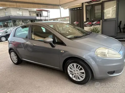 Usata Fiat Grande Punto Dynamic 90 CV (66 kW) 2006 Grigio Utilitaria