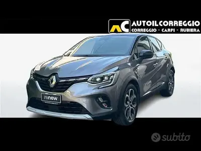 Usata Renault Captur Techno 145 CV (106 kW) 2022 Grigio scuro SUV