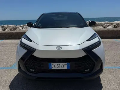 Usata Toyota C-HR Lounge 152 CV (111 kW) 2025 Bianco SUV