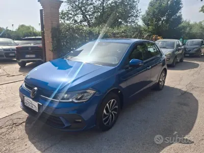 Usata VW Polo Life 95 CV (69 kW) 2023 Blu Utilitaria