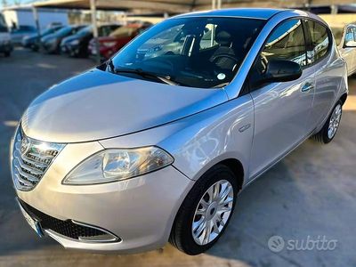 Usata Lancia Ypsilon 69 CV (50 kW) 2012 Grigio Utilitaria