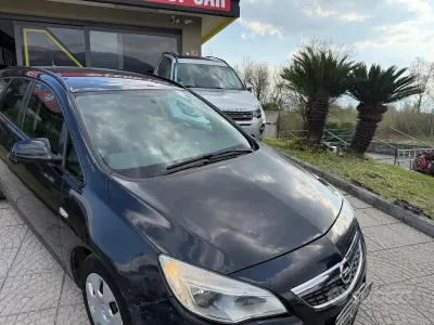 Käytetty Opel Astra 110 HP (80 kW) 2012 Musta Farmari