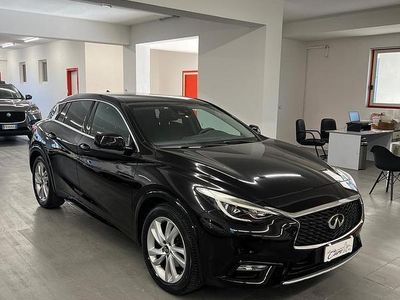 Infiniti Q30