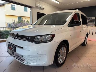 Usata VW Caddy Life 122 CV (89 kW) 2023 Bianco Monovolume
